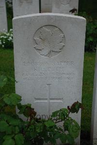 Etaples Military Cemetery - Pugh, R L